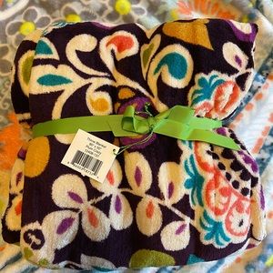 NWT ***Retired and Hard to Find*** Vera Bradley Throw Blanket in Plum Crazy
